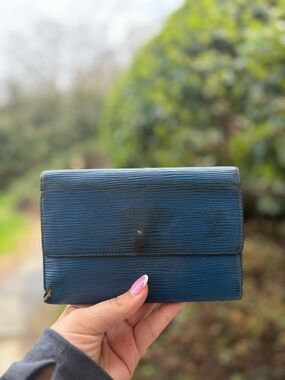 Free Lv Wallet Giveaway Follow IG @Thebagriculture